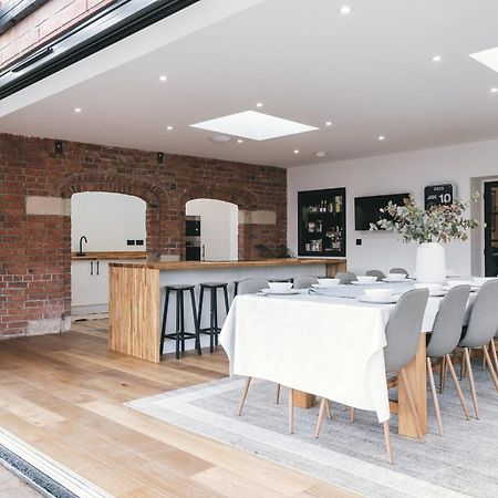 House With A Cinema And Games Room, Sleeps 17 Shrewsbury Bagian luar foto