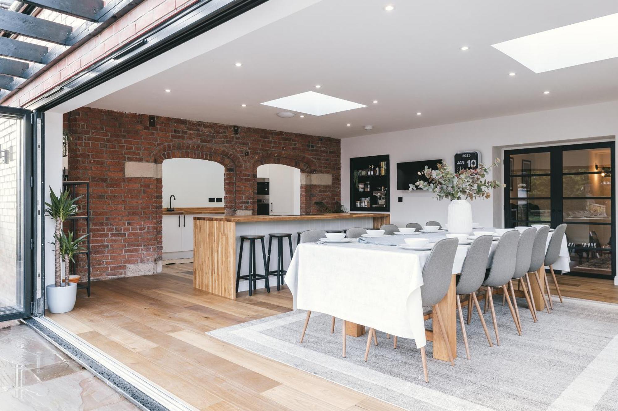 House With A Cinema And Games Room, Sleeps 17 Shrewsbury Bagian luar foto