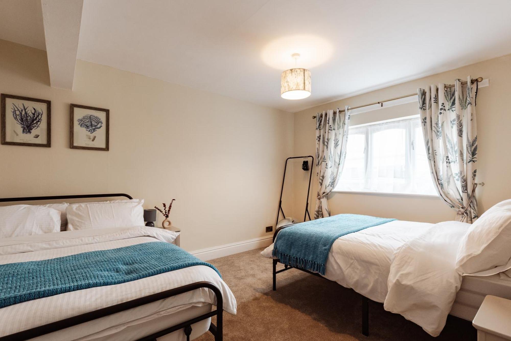 House With A Cinema And Games Room, Sleeps 17 Shrewsbury Bagian luar foto