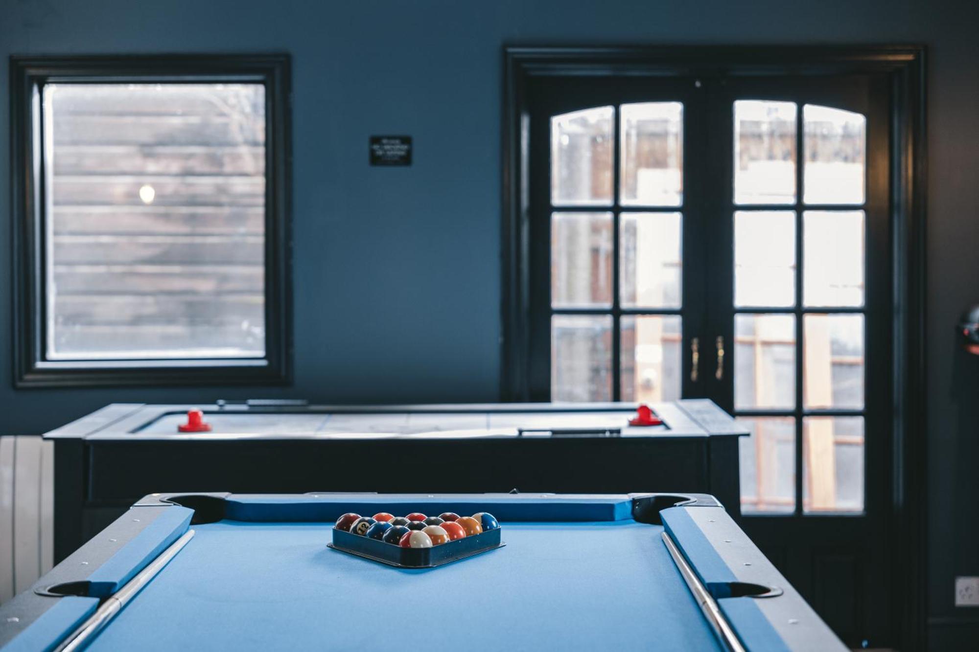 House With A Cinema And Games Room, Sleeps 17 Shrewsbury Bagian luar foto