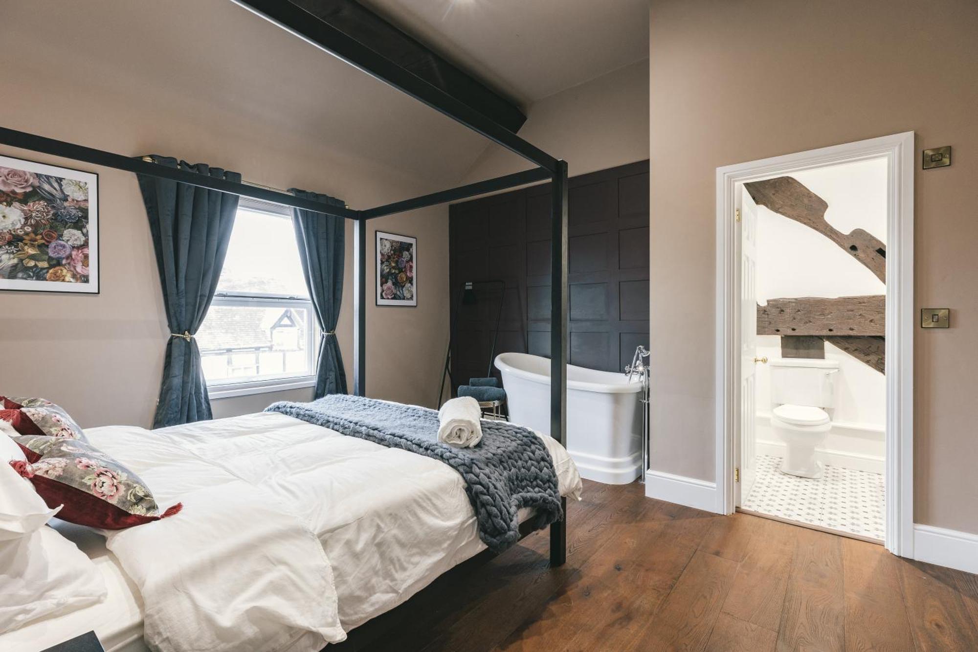 House With A Cinema And Games Room, Sleeps 17 Shrewsbury Bagian luar foto