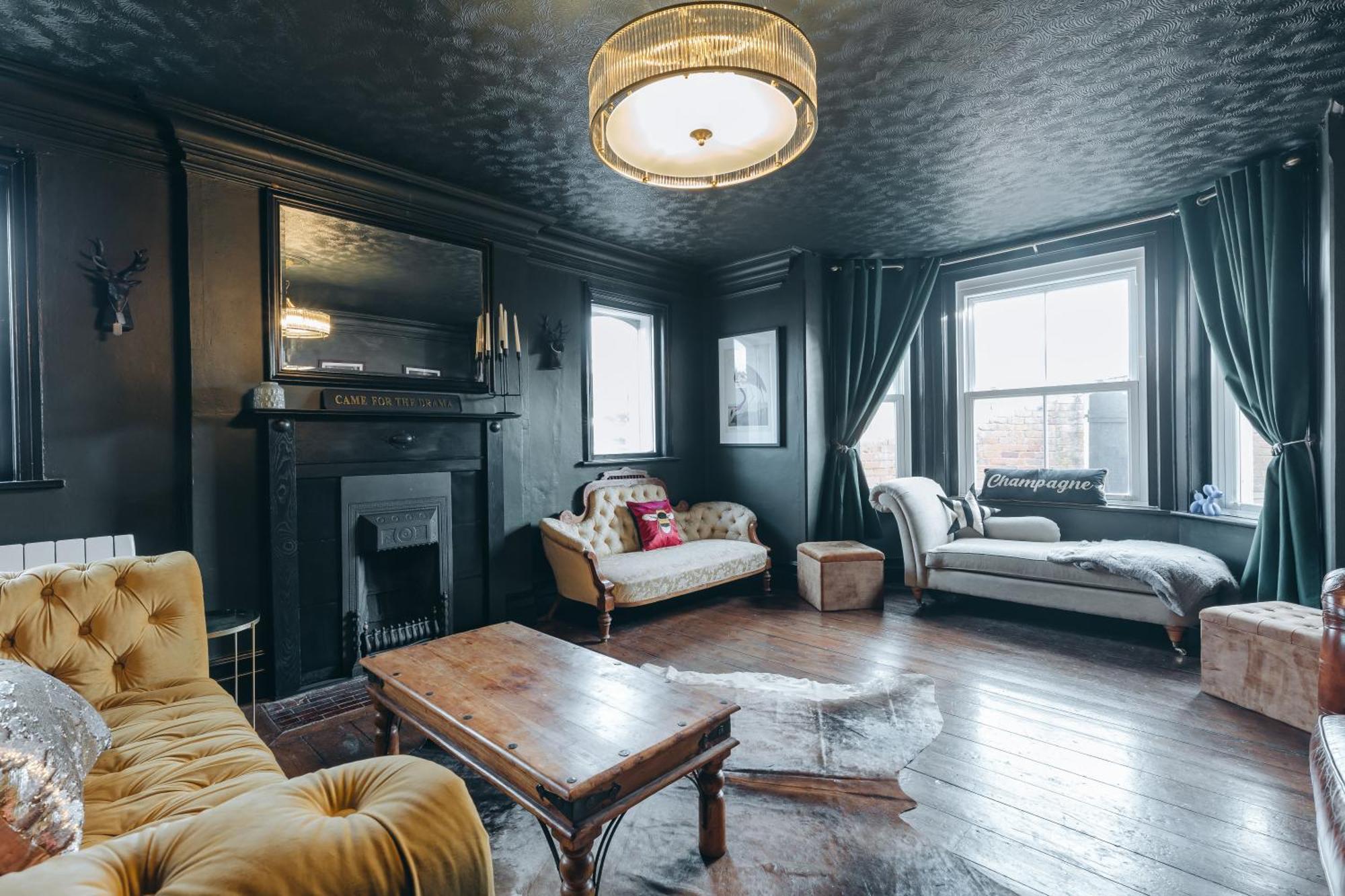House With A Cinema And Games Room, Sleeps 17 Shrewsbury Bagian luar foto