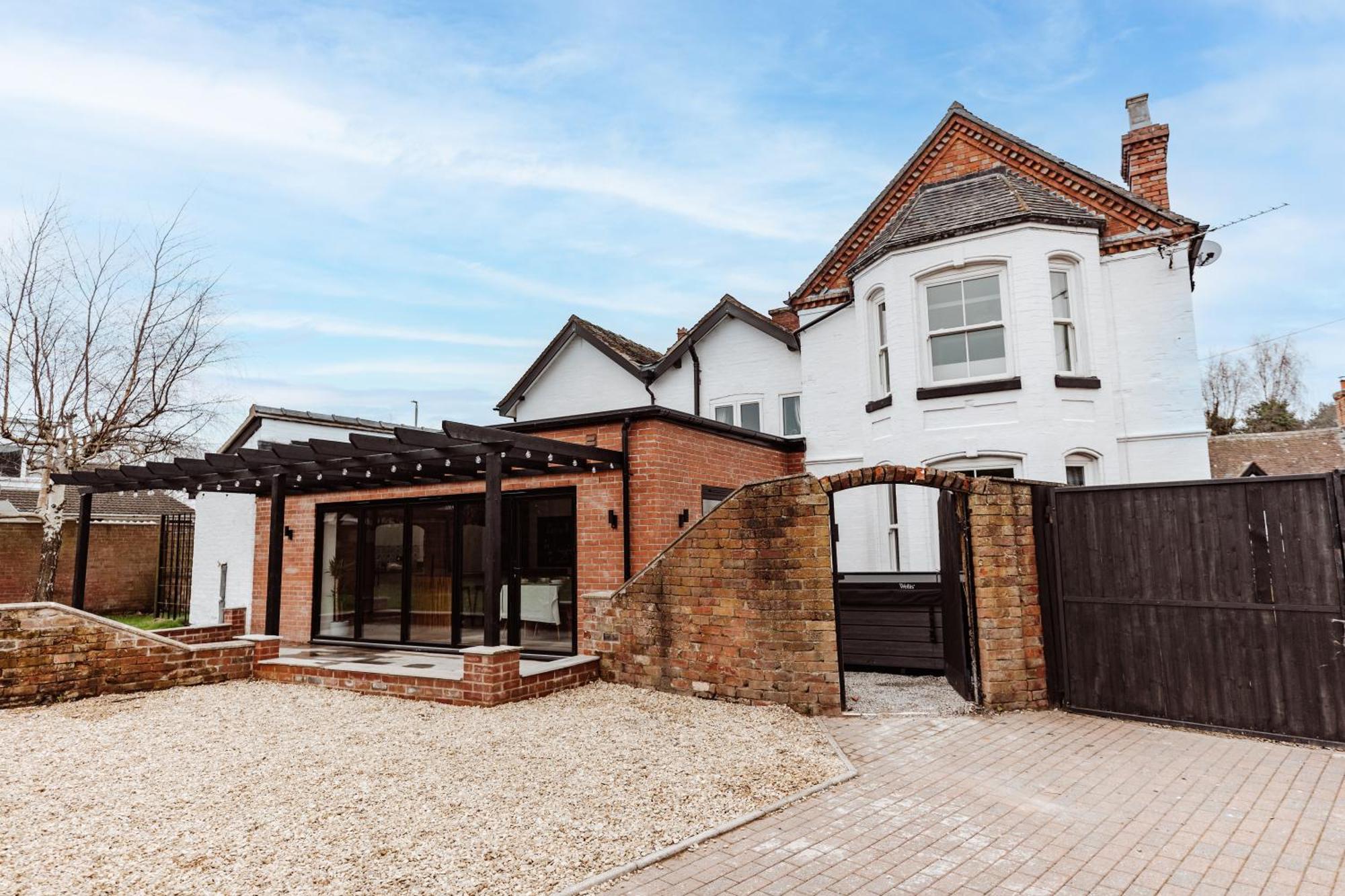 House With A Cinema And Games Room, Sleeps 17 Shrewsbury Bagian luar foto